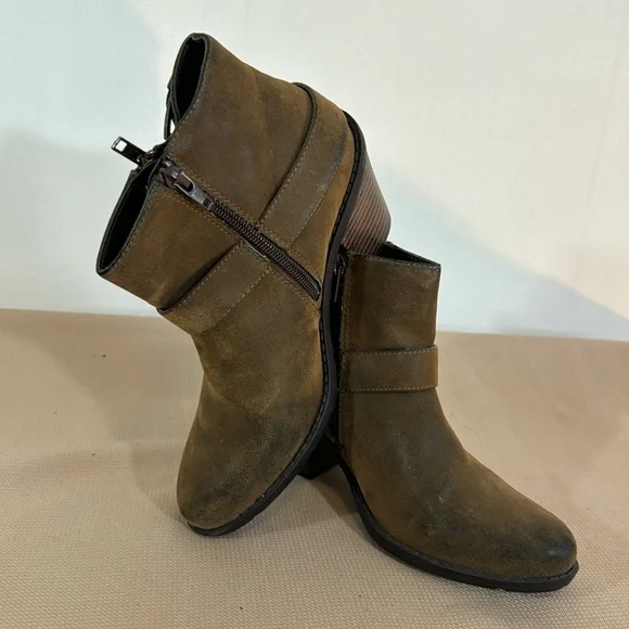 Nicole Sage Double Zipper Stacked Heel Tufted Faux Leather Ankle Boots - Picture 2 of 11